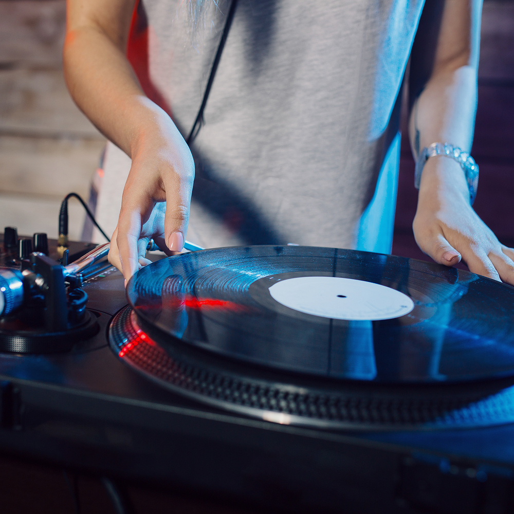 evento DJ + Saxo Rock pop 90´s remixes