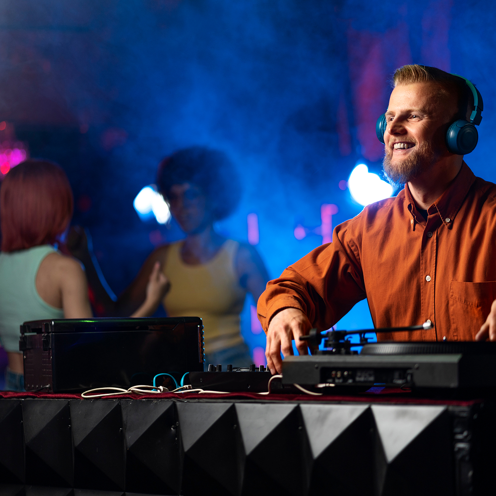 evento DJ + Percusión Dancefloor Night