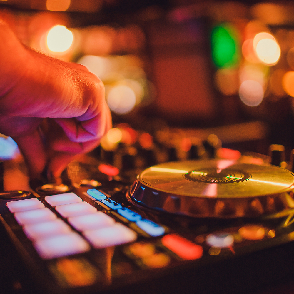 evento DJ + Saxo House Mix